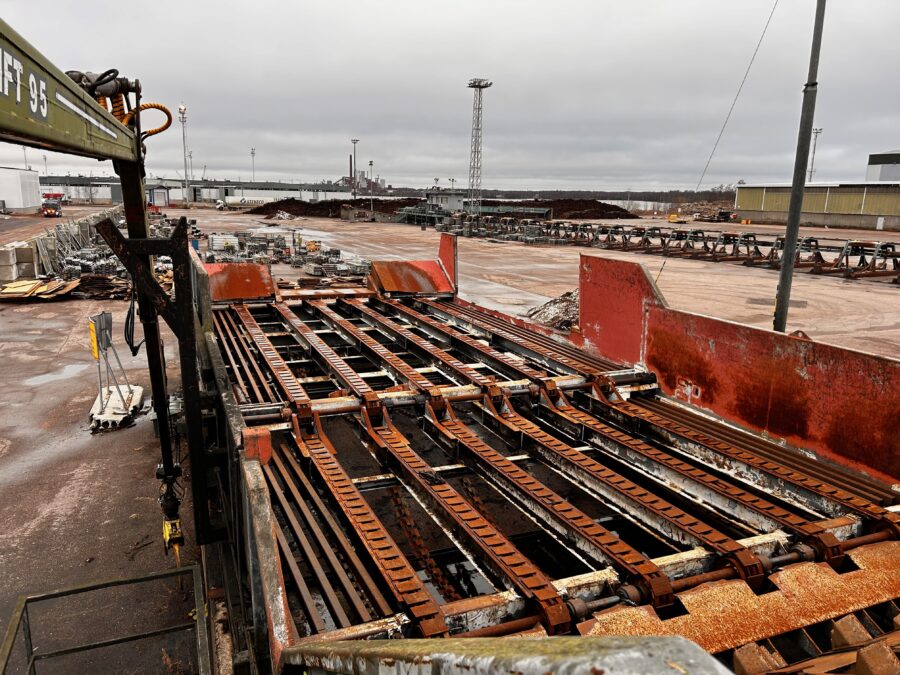 Log deck, infeed system, log turner Tähkä